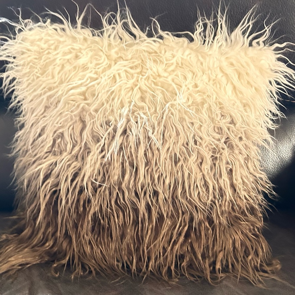 Fluffy fur pillowcase (pillow not included)New